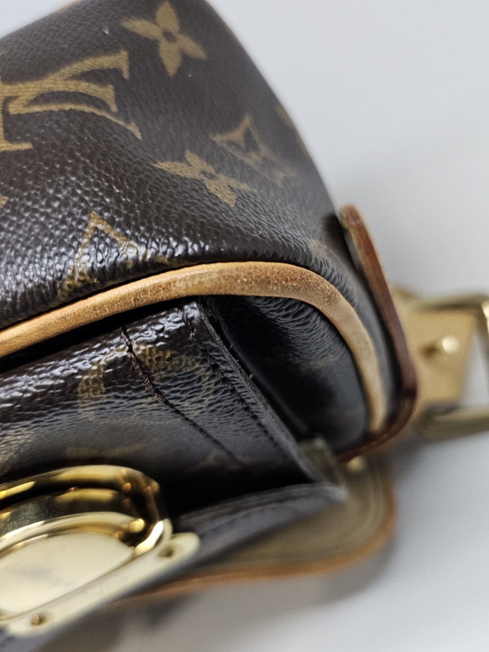 Louis Vuitton Hudson Monogram Canvas Shoulder Bag in Brown and Tan - Picture 11 of 16